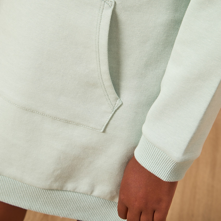 Vestido sudadera con strass y bolsillo canguro para niña 