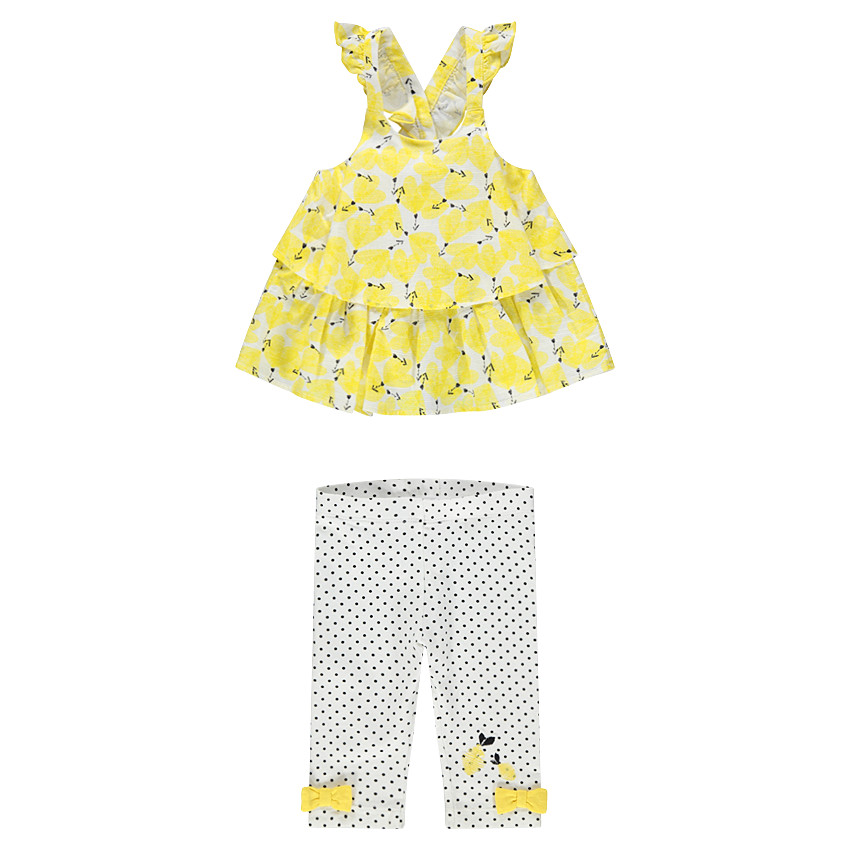 Conjunto con túnica con volantes estampada y leggings cortos de lunares 