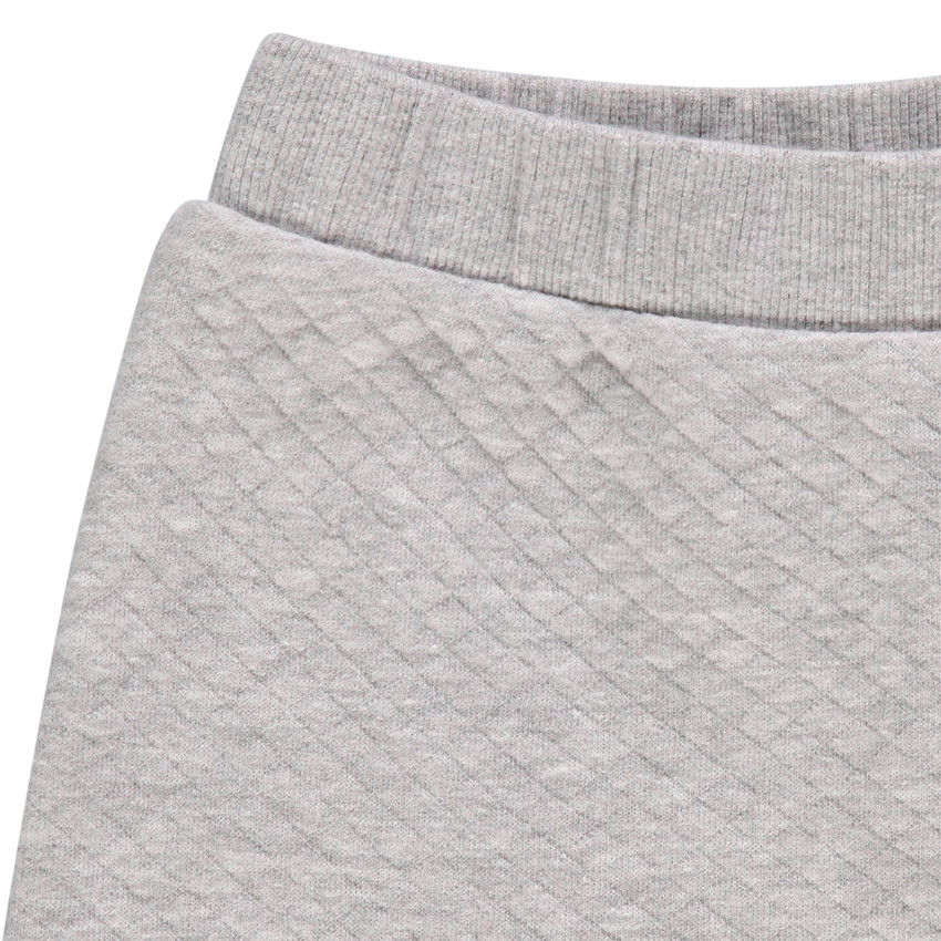 Conjunto camiseta de manga larga estampada y pantalón de punto fantasía  Additional Conjunto camiseta de manga larga estampada y pantalón de punto fantasía