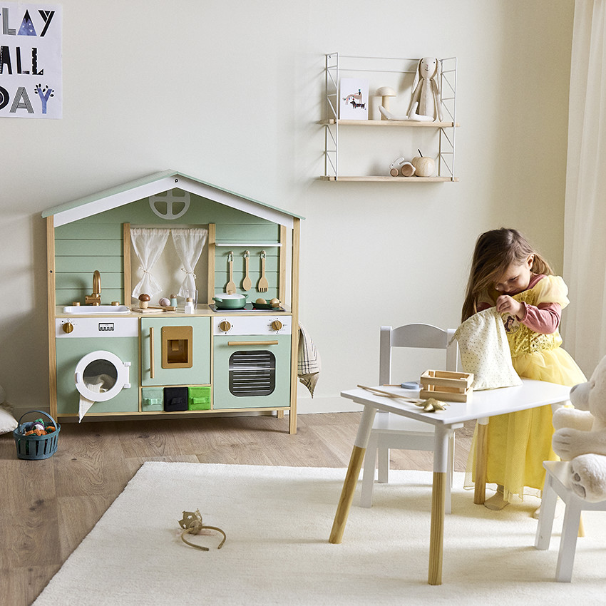 Cocina completa con accesorios de madera 