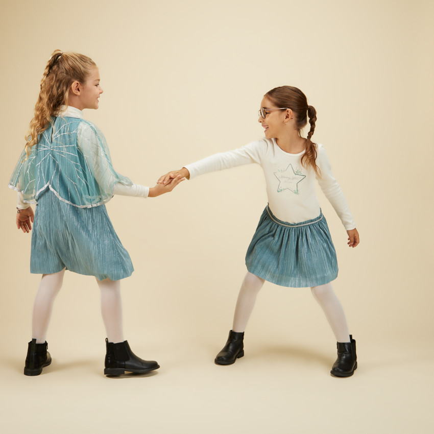 Vestido plisado con capa de tul para niña 