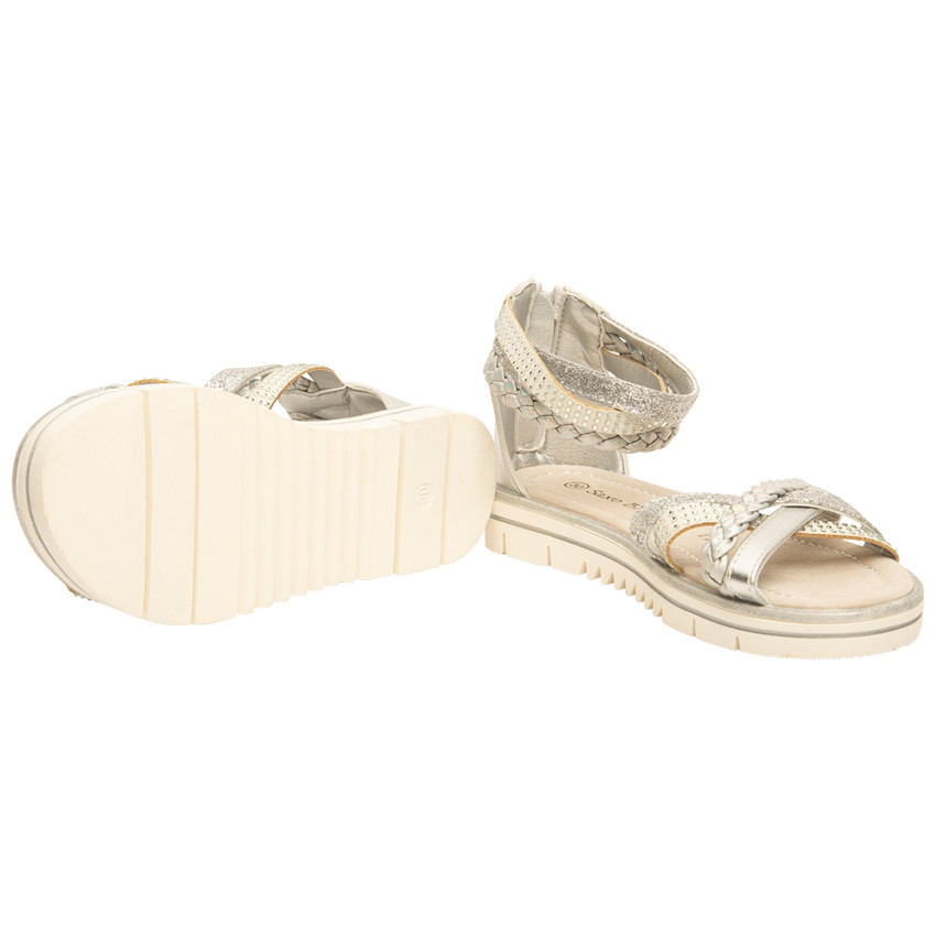 Sandalias plateadas con tiras trenzadas y cremallera trasera para niña 