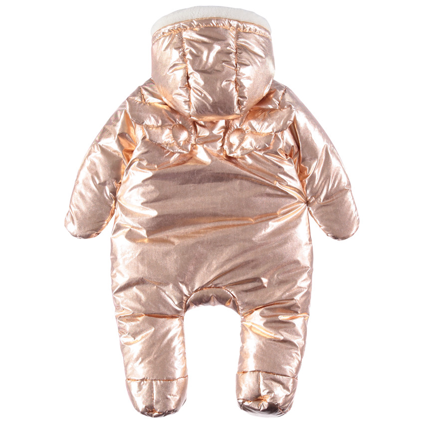 Buzo con forro de borreguito y efecto metálico rosa 