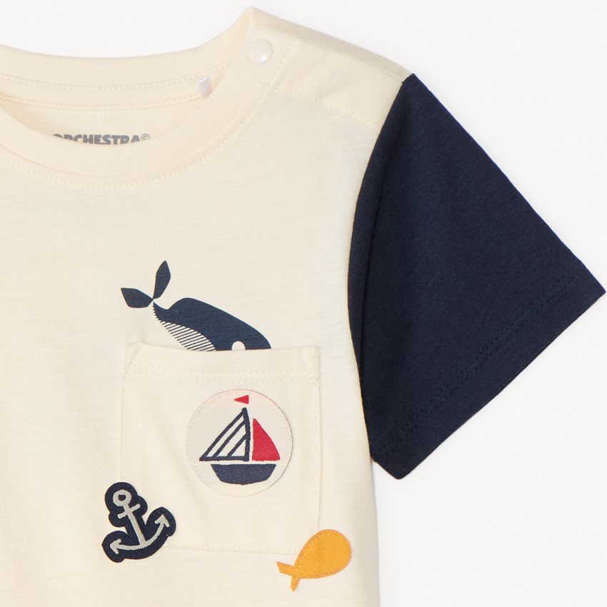 Camiseta de manga corta color block para bebé niño. 