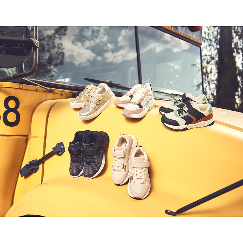 Zapatillas deportivas con detalles en contraste niña 