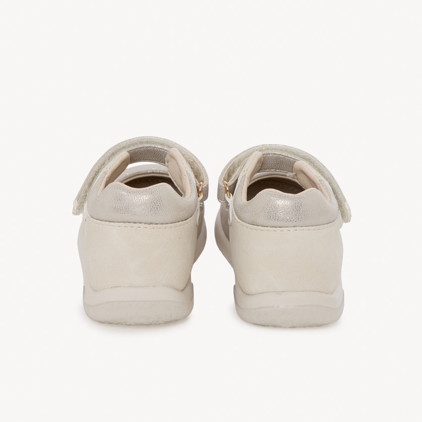 Efecto irisado con remaches dorados para bebé niña. 