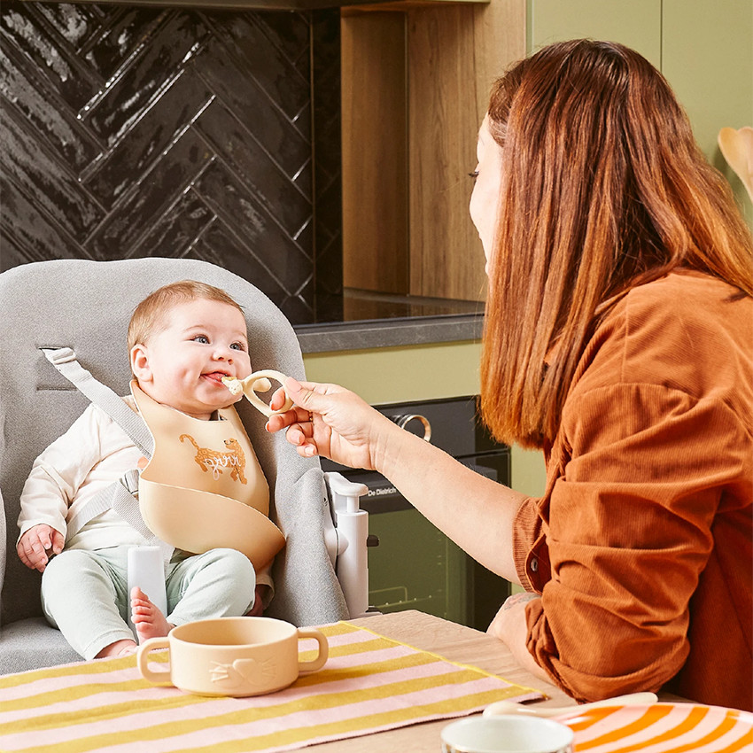 Cuchara mordedor beige 