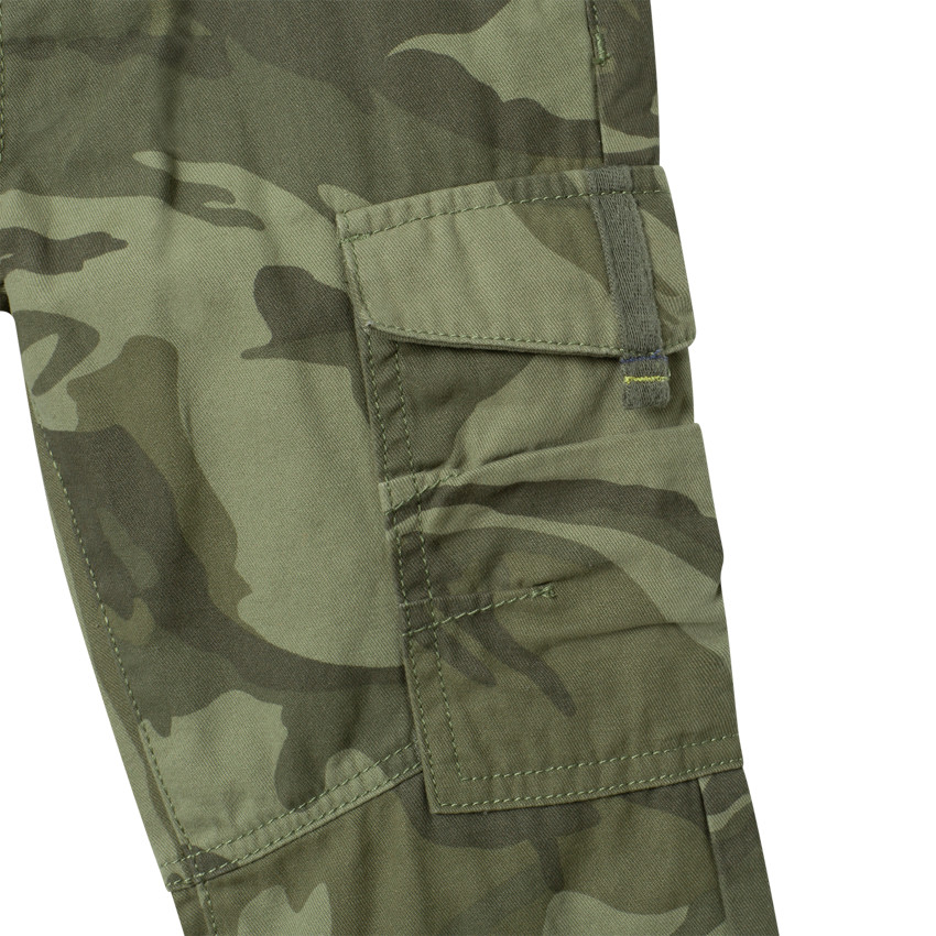 Pantalón cargo camuflaje 