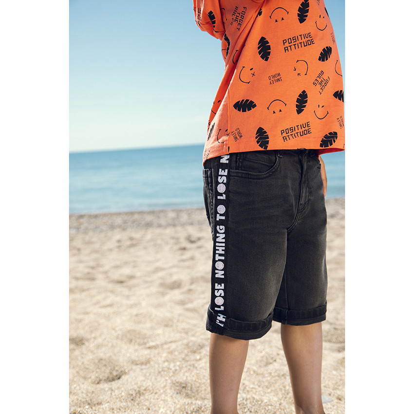 Camiseta manga corta con capucha estampado all-over 