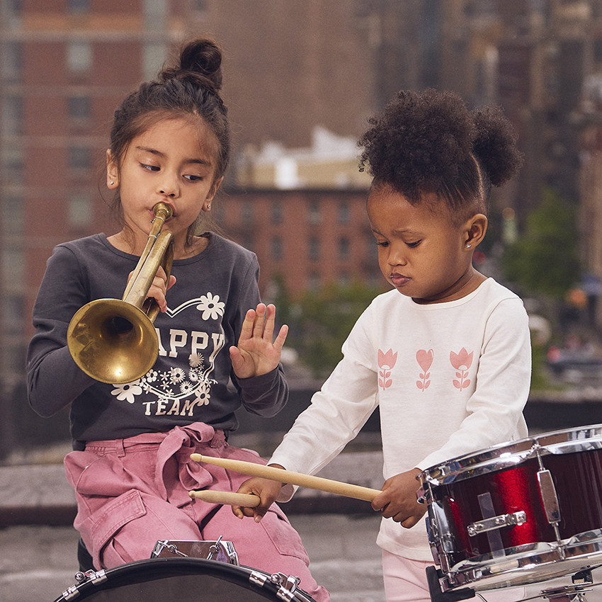 Pantalón cargo de twill liso con cinturón para niña 