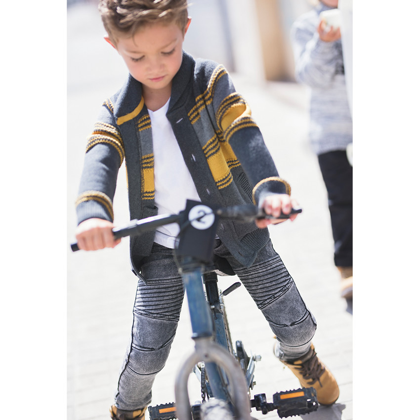 Chaqueta de punto de rayas de jacquard que contrastan 