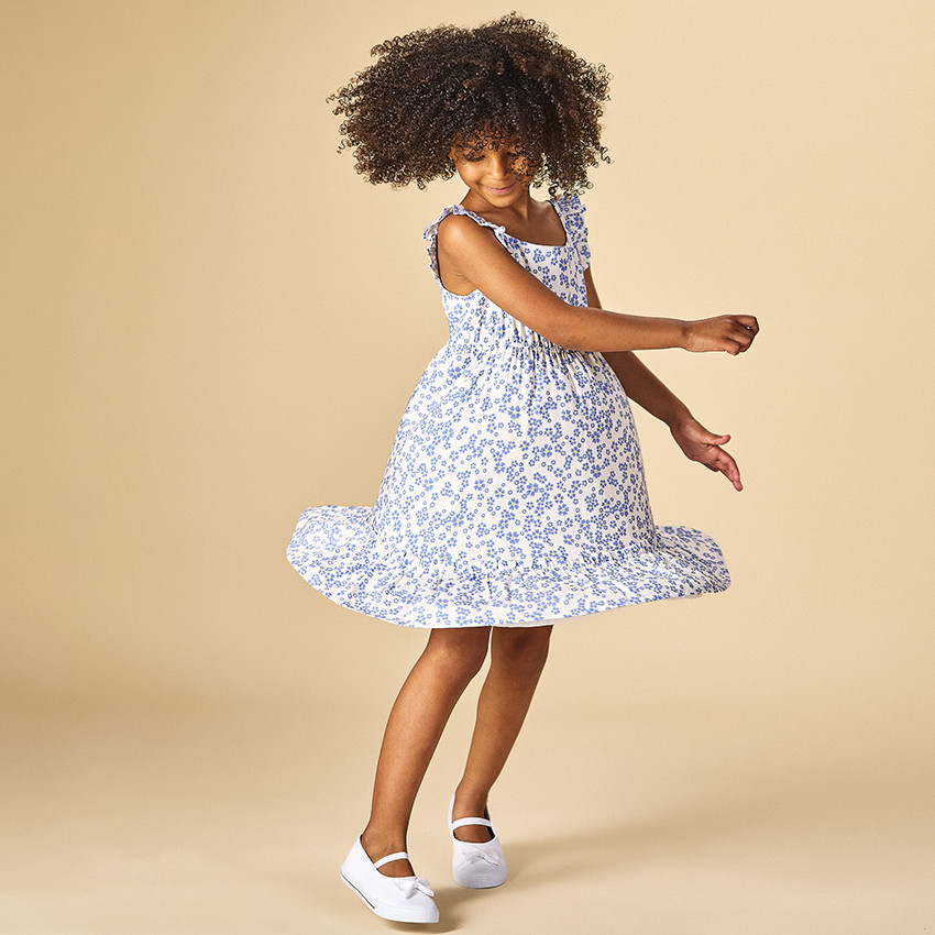 Vestido de tirantes con volantes y estampado floral para niña 