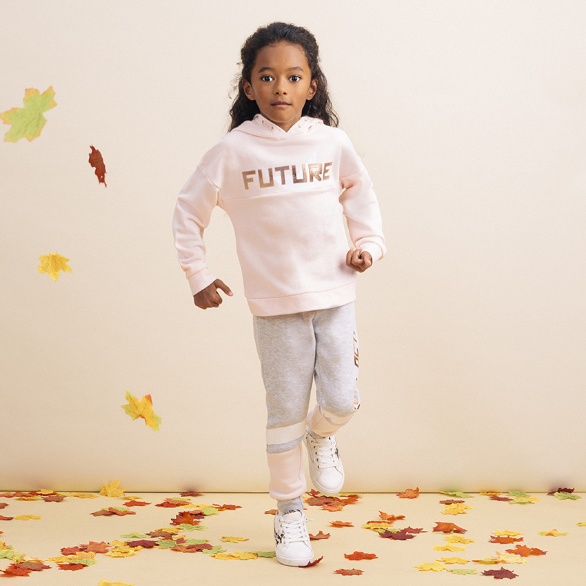 Pantalón de chándal de felpa bandas e inscripción 