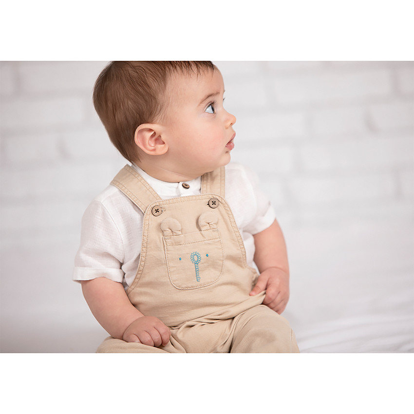 Conjunto peto y camisa cuello mao 