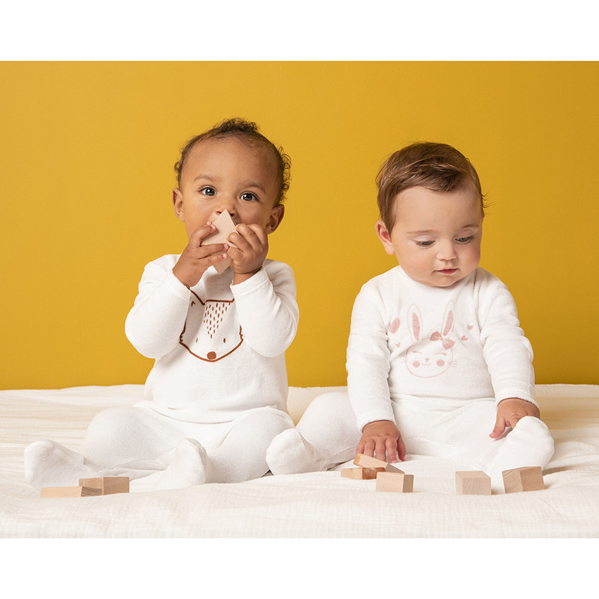 Pelele de terciopelo con estampado de conejito y corazones para bebé niña  Additional Pelele de terciopelo con estampado de conejito y corazones para bebé niña