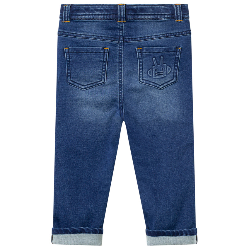 Vaquero efecto usado con bordados contrastados  