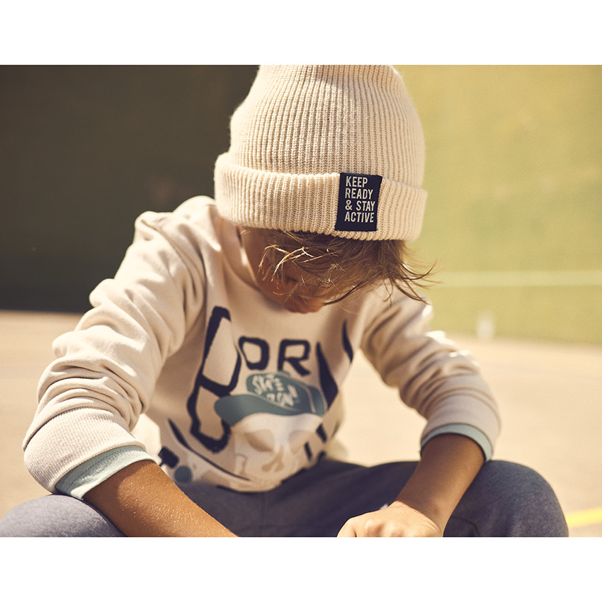 Gorro de punto de canalé para niño 