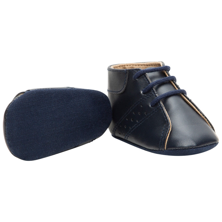 Botines flexibles con efecto de cuero con cordones 