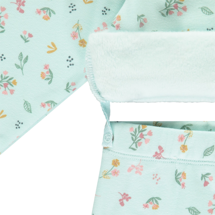 Pijama de 2 piezas con estampado de flores para niña con acabados variados según la edad. 