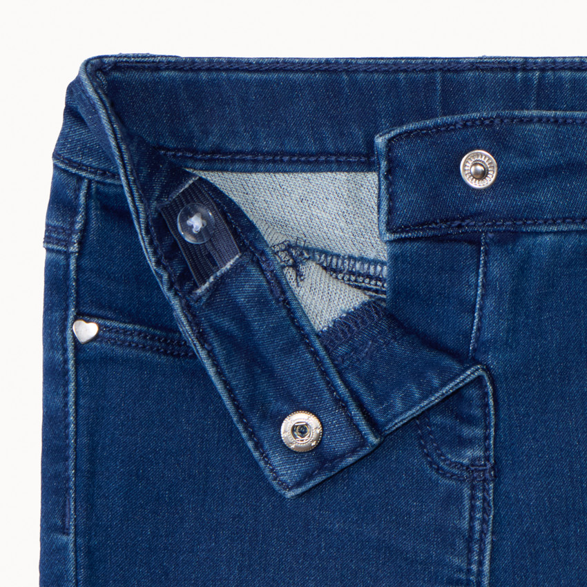 Jeans slim con dos bolsillos tipo parche en forma de gato para bebé niña 