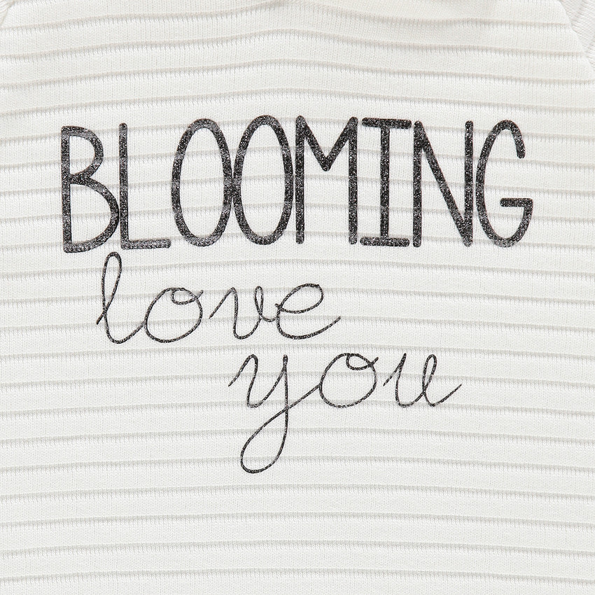 Vestido manga corta con capucha con estampado 