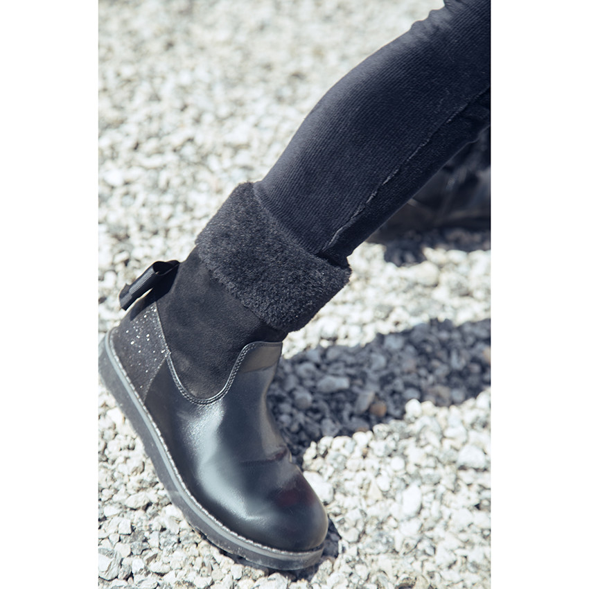 Botines negros juego de texturas aplique purpurina y lazo  Additional Botines negros juego de texturas aplique purpurina y lazo