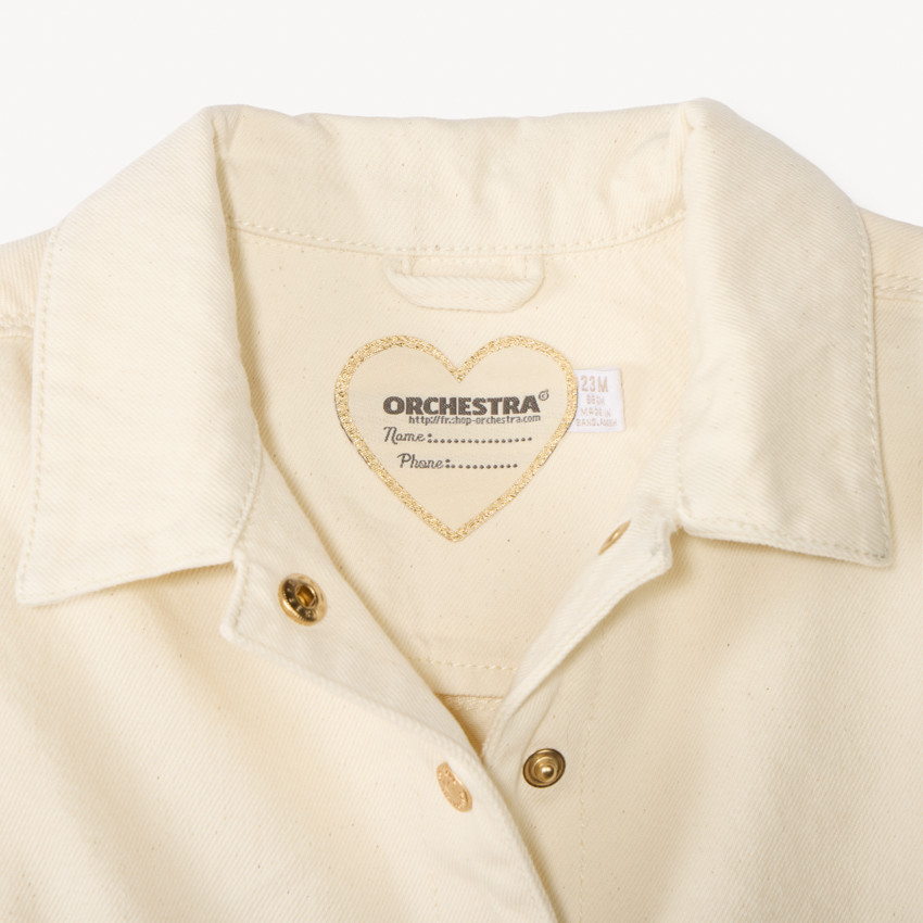 Chaqueta de mezclilla lisa con bordado de corazones para niña bebé. 