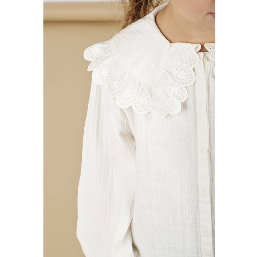 Camiseta de manga larga en doble gasa de algodón con cuello claudine y bordado inglés para niña 