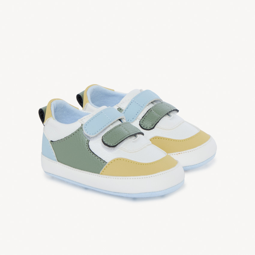 Zapatillas con detalles en contraste para bebé niño 