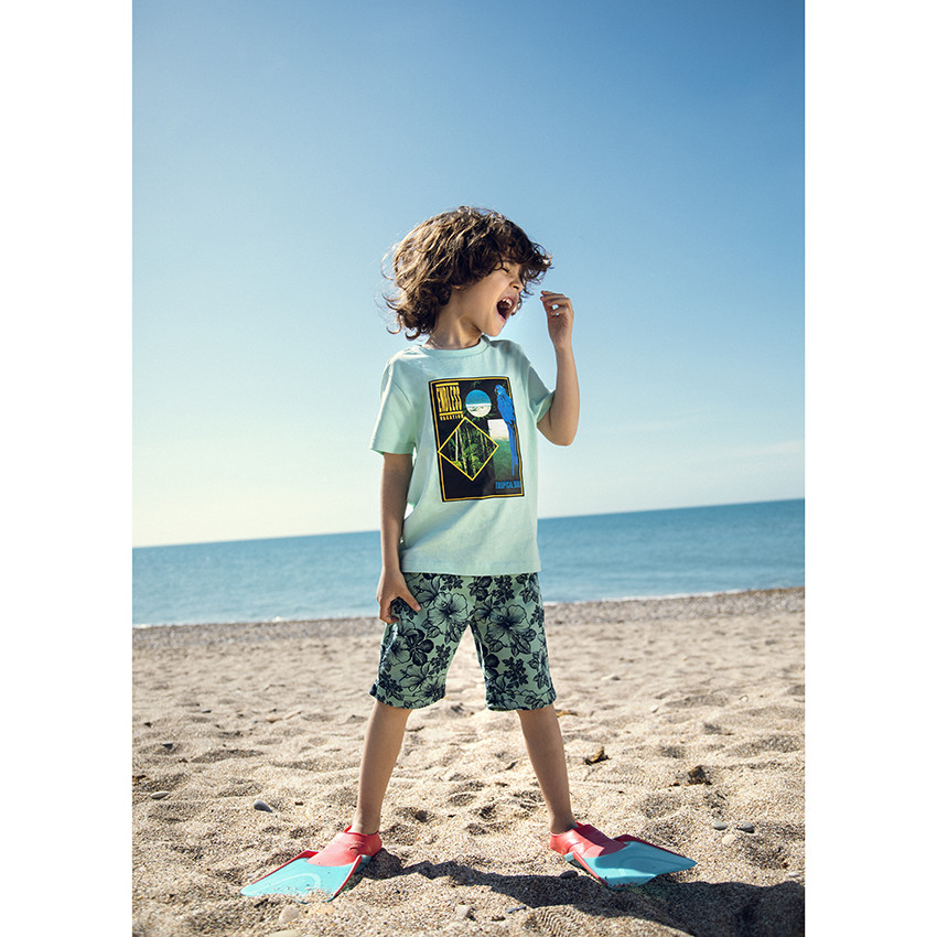 Camiseta manga corta azul con estampado de selva 