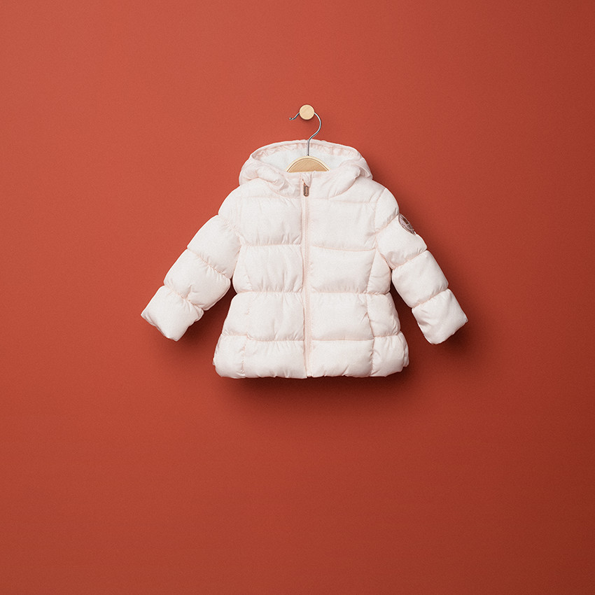 Anorak acolchado con capucha de forro polar 