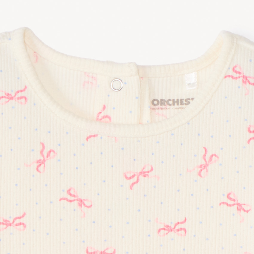 Camiseta de manga corta con estampado de lazo para niña. 