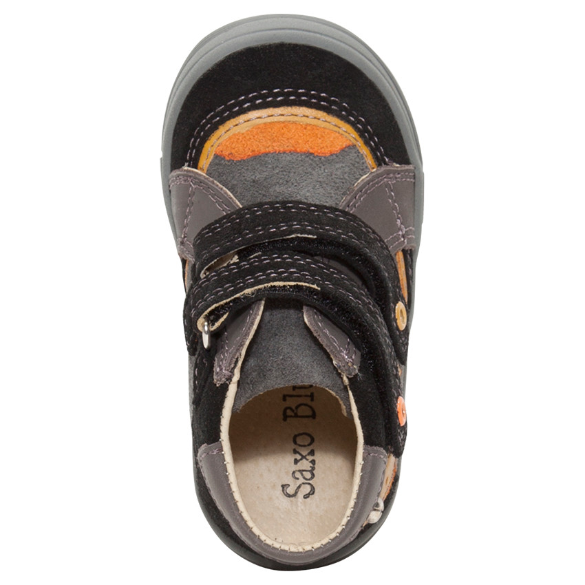 Botines de piel con aplicaciones en contraste. 