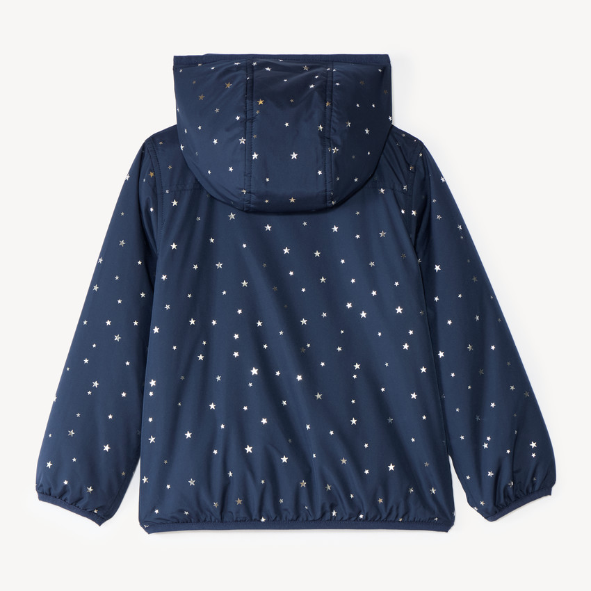 Cortavientos niña forrado en sherpa con capucha y estampado de estrellas. 