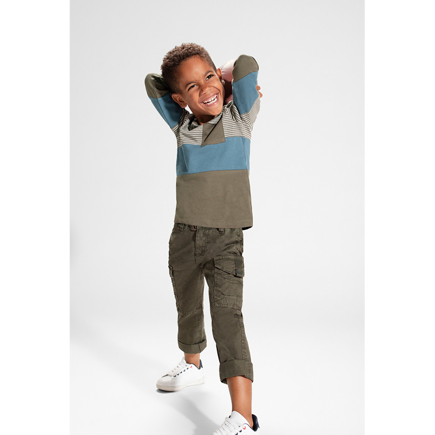 Pantalón de sarga caqui teñido con bolsillos 