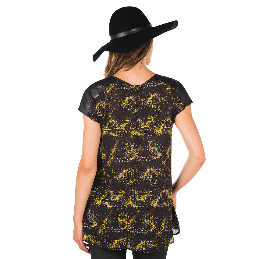 Top manga corta para el embarazo con estampado all-over  Additional Top manga corta para el embarazo con estampado all-over