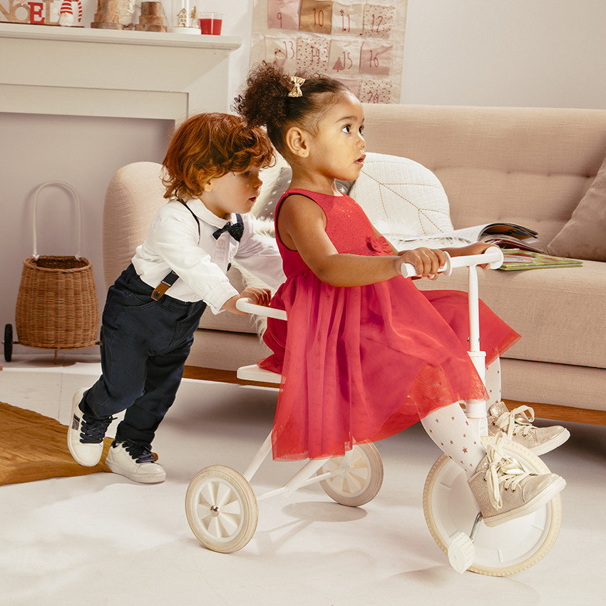 Chemise blanche à noeud papillon amovible 