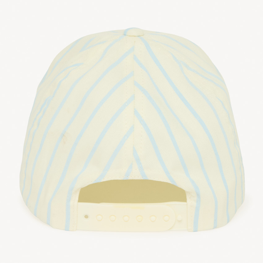 Gorra a rayas con bordado de cereza para niña. 