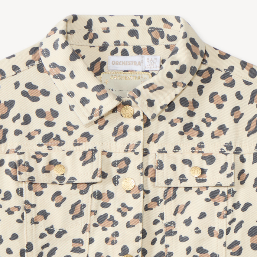 Chaqueta de mezclilla niña con estampado de leopardo 