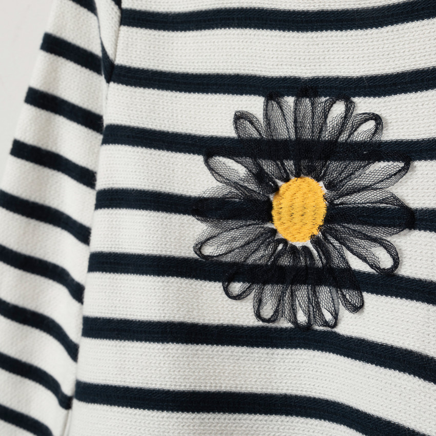 Vestido manga larga rayas y flor tul 