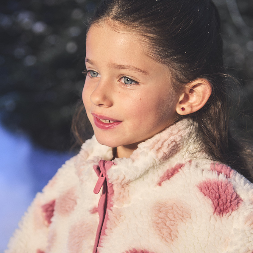 Chaqueta de sherpa con estampado de corazones para niña 