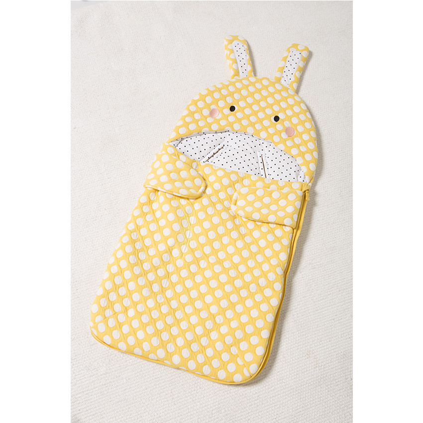 Saco de dormir con lunares y forma de conejo 