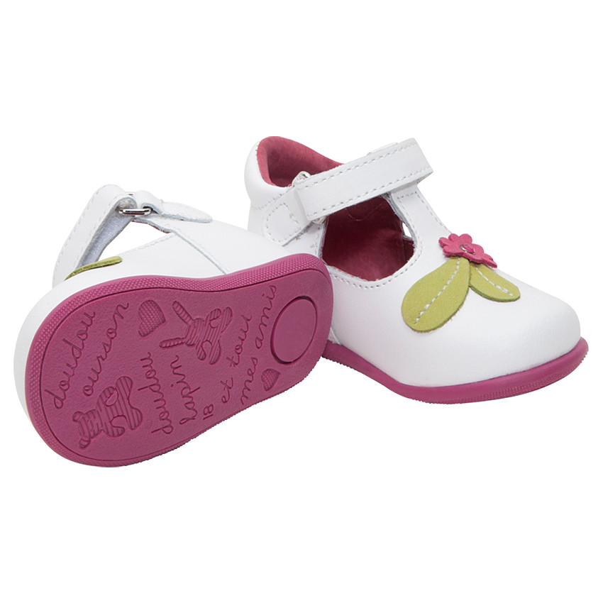 Merceditas de cuero con remaches en contraste 