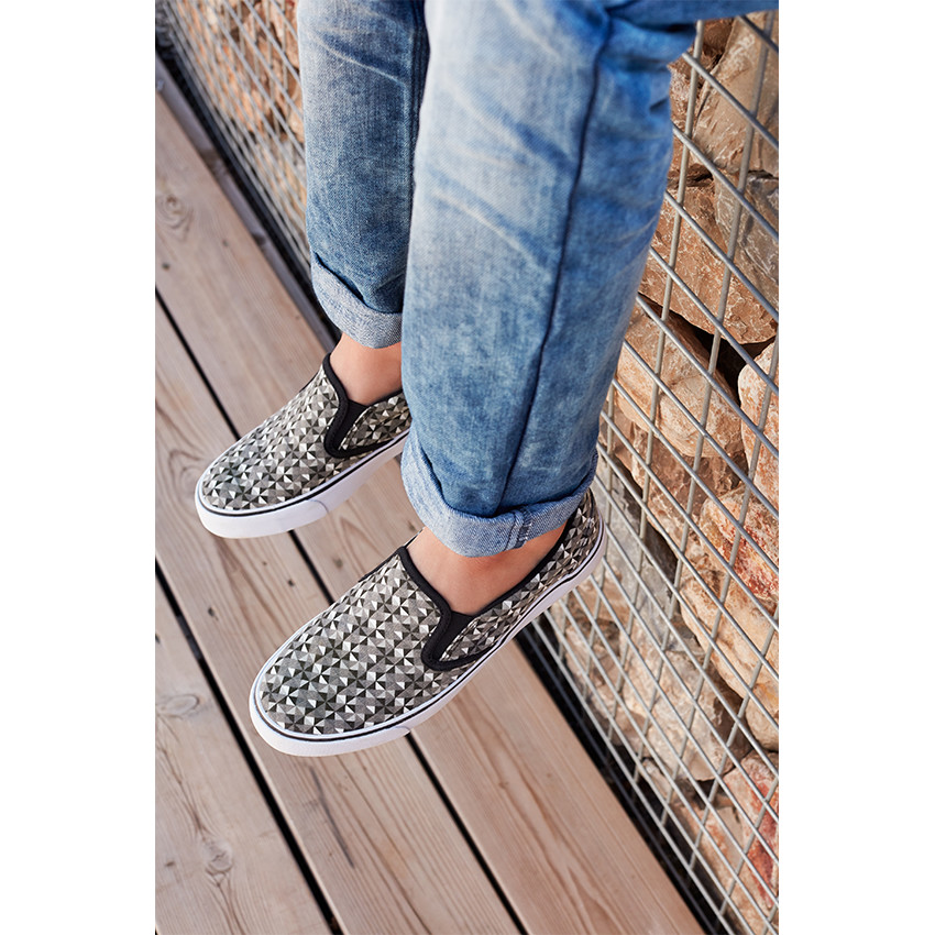 Baskets basses élastiquées en toile motif graphique 