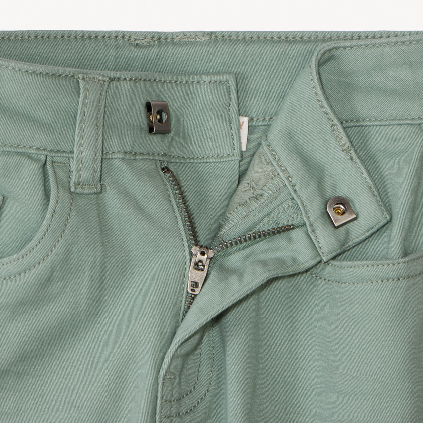 Pantalón slim liso efecto arrugado para niño 