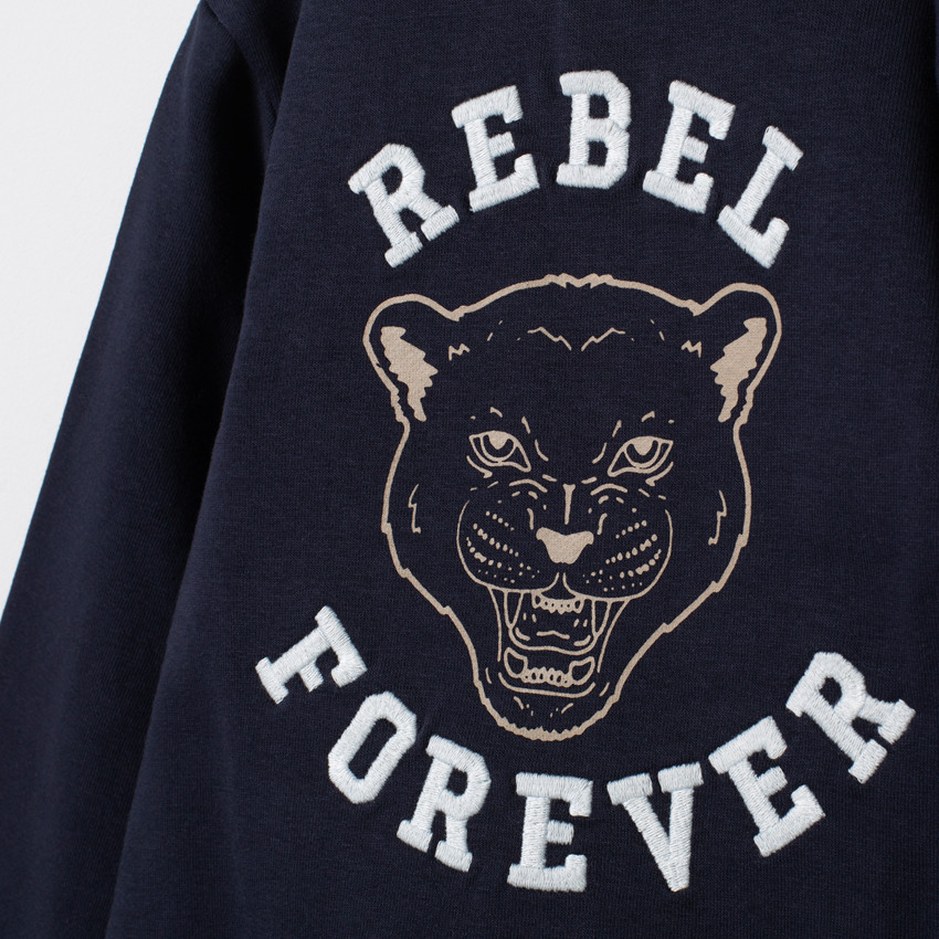 Chaleco con capucha de felpa  