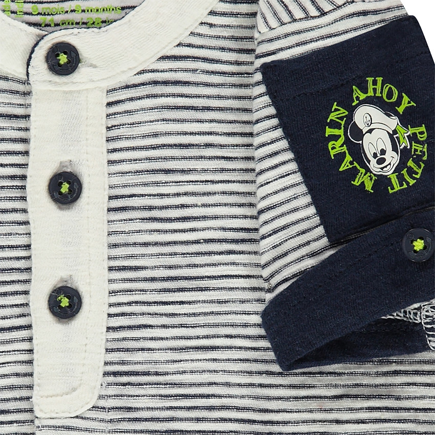 Polo de manga corta con rayas all-over, cuello de fantasía y cierre completo 