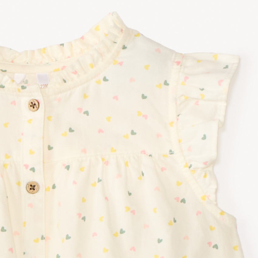 Blusa de bebé niña con mangas con volantes y estampado de corazones 
