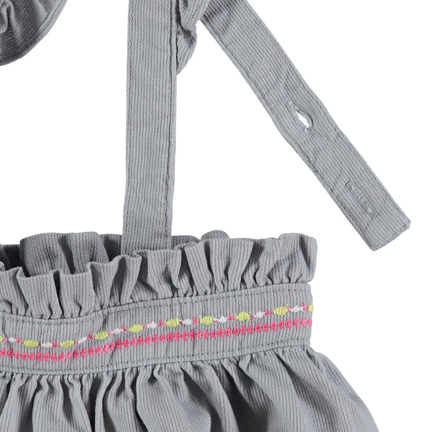 Falda corta con volantes de estilo retro de terciopelo con bordados  Additional Falda corta con volantes de estilo retro de terciopelo con bordados