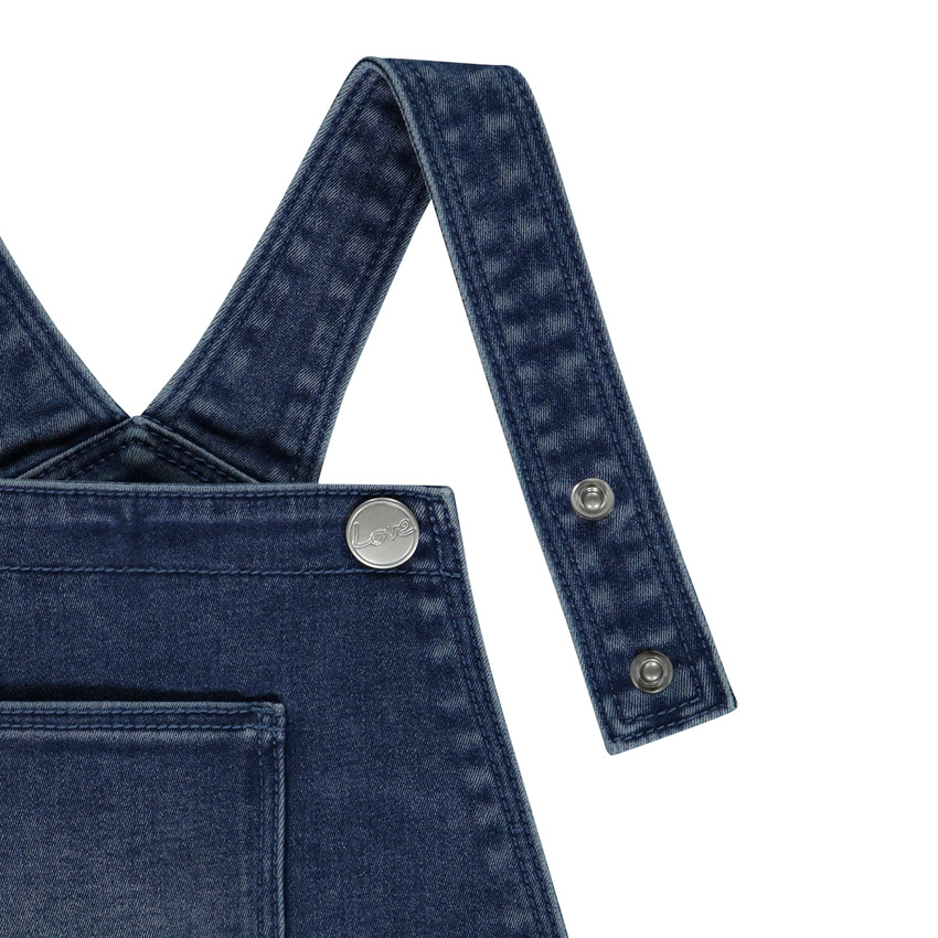 Pelele corto de mezclilla efecto vestido para niña 